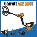 Garrett ACE 300i avec son disque et ses accessoires dans le cadre bleu